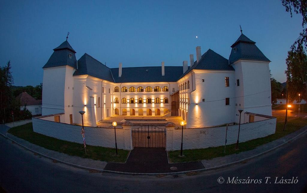 Egervari Varkastely Экстерьер фото